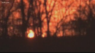 Large pipeline fire lights up the sky around Mexico, Mo.