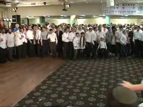 אברהם פריד Avraham Fried photographing the photographer Nathan ibgui.avi