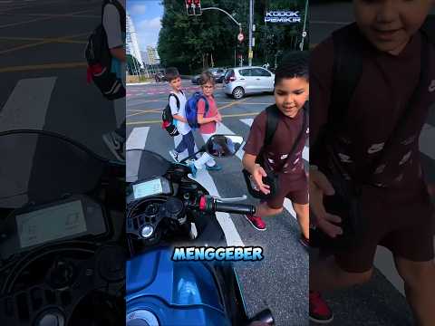 Bocil Ini Tarik Gas Motor Di Lampu Merah‼️