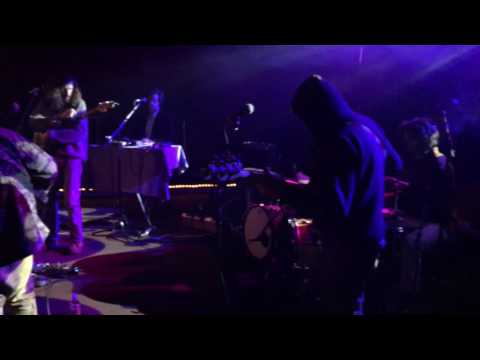 C+C=Maxigross & Miles Cooper Seaton: inizio del concerto