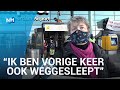 Klimaatdemonstranten lijmen zich vast aan draaideuren van Schiphol