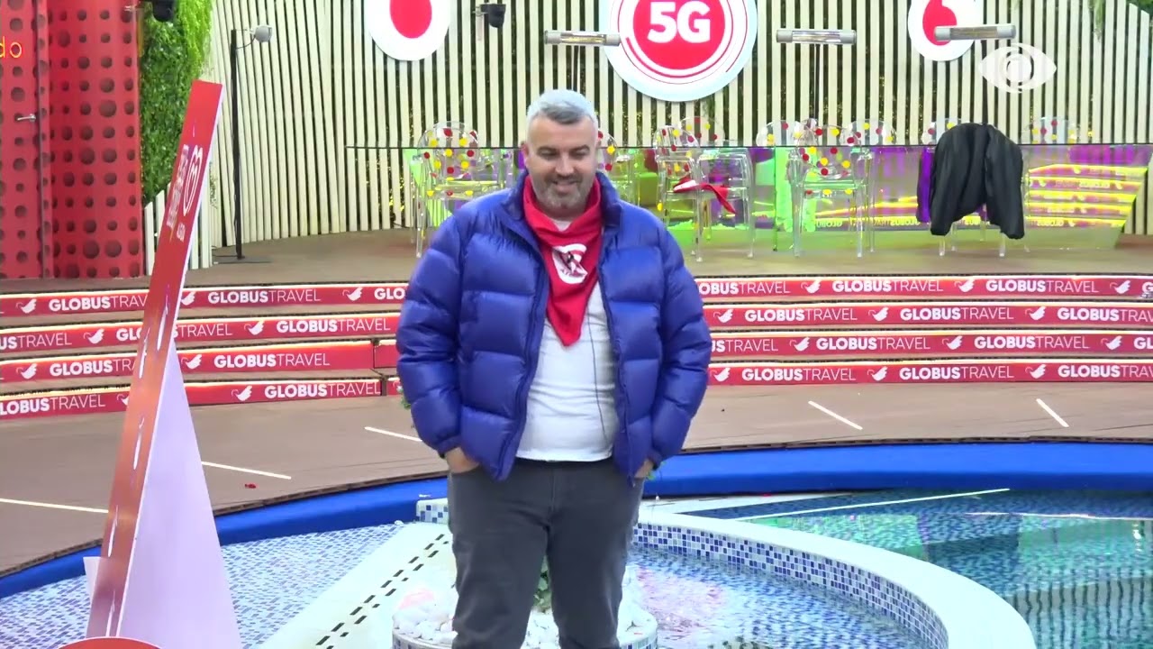 Unë kam përzierje krahinash/ Selin bisedon me Rogertin teksa qëndron pranë pishinës