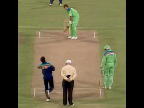 Kapil Dev Vs Inzamam - Magical Swing Bowling - Analysis