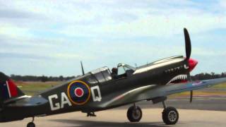 preview picture of video 'Curtiss P40 Kittyhawk taxiing'