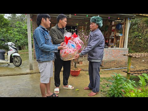 The old man was in very difficult circumstances, but he always shared with those in need.