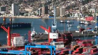 preview picture of video 'Movimiento en Puerto de Valparaíso'