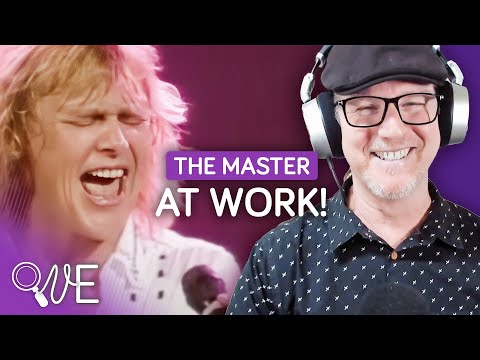 Vocal Coach REACTION & ANALYSIS 🎧 John Farnham 🎙️ Help (LIVE) 🎶