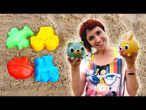 Маша Капуки и игрушки на пляже. Видео на море - играем с детьми