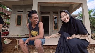 Download lagu LUAR BIASA !! BEDAH RUMAH NENG LINDA HARI KE 19 PEMASANGAN GRANIT DAN KERAMIK HAMPIR SELESAI mp3