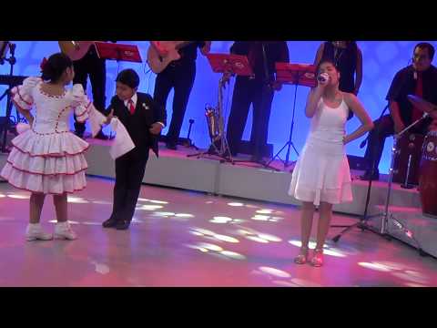 Una y mil Voces" La Flor de Lima" Estefano Caceda y Sofia Yana