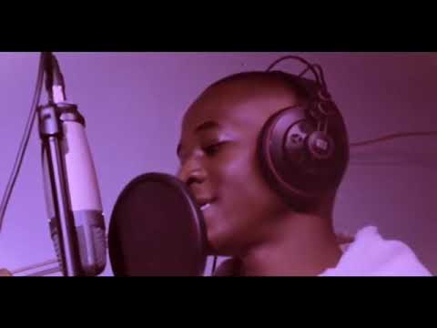 Pushing P feat. Blessing (Live mic performance)