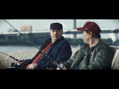 Trink aus! Wir müssen gehen.