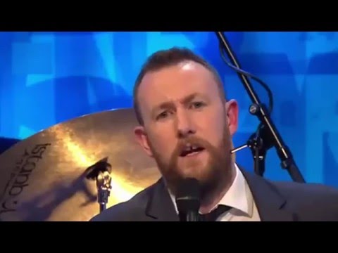 Alex Horne & The Horne Section Perform Lovely Day by Bill Withers (8 out of 10 cats does countdown)
