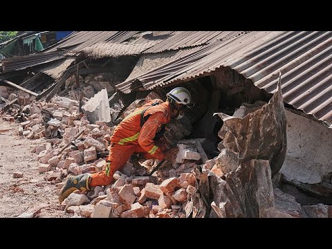 Mann fünf Tage nach Erdbeben aus Trümmern eines Hotels in Myanmar gerettet