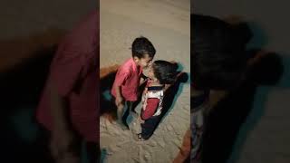 preview picture of video 'Yashu and Addu masti at Juhu beach Mumbai'