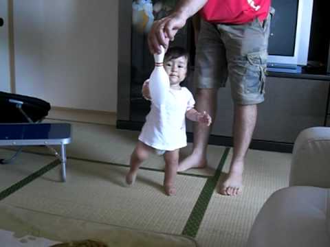 Esther dando os primeiros passos...