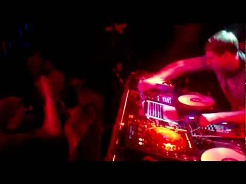 S.SIC & Caecilien - Dienstagswelt @ Mikz