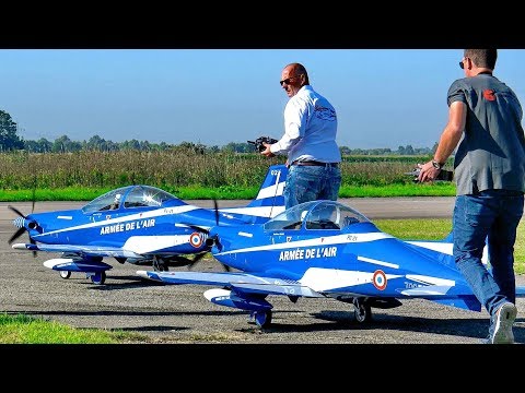 2 HUGE RC PILATUS PC-21 SCALE MODEL TURBOPROP AIRCRAFTS SYNCHRO FLIGHT DEMONSTRATION