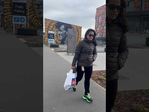 Sidra Amin Somewhere In New Zealand #sidraamin #cricketbat#cricket#viral #ytshorts #trending#shorts