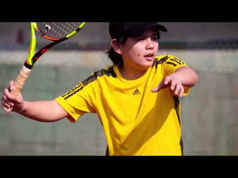 STAGE DE TENNIS A BARCELONE pour Lenny et Andy, deux jeunes addictent au tennis!