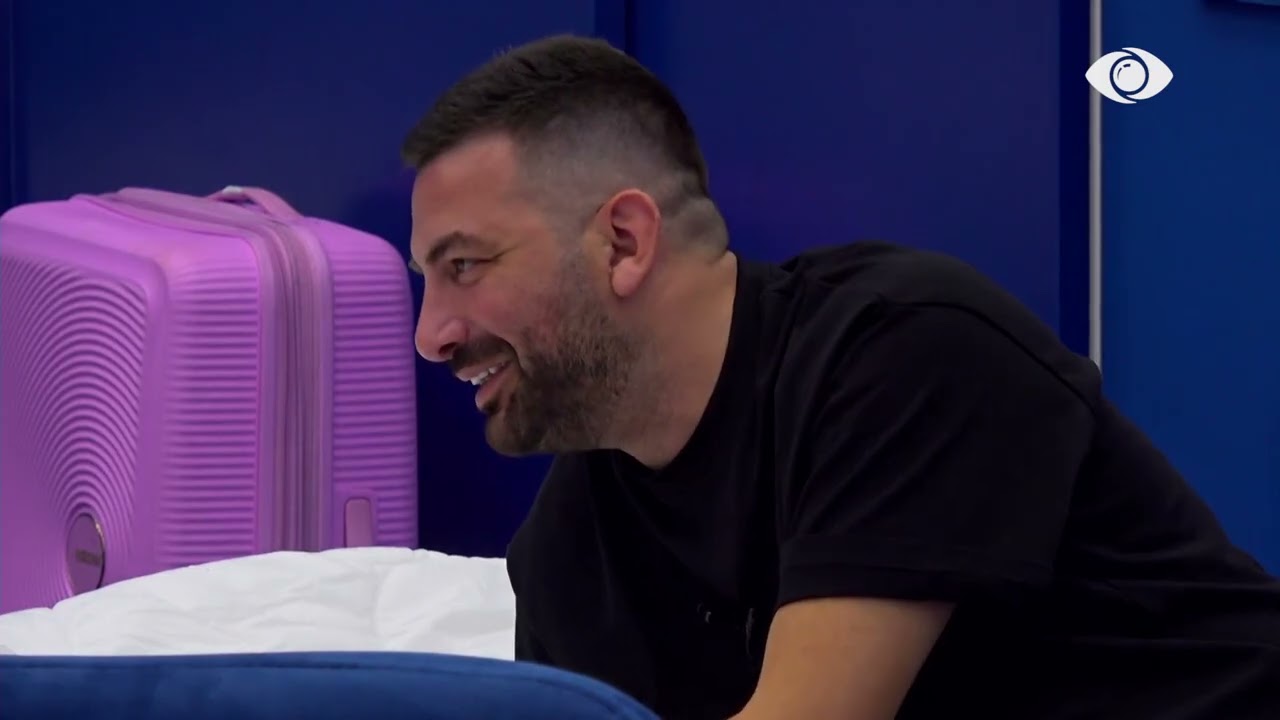 Më thuaj një shfaqje që i ke parë Laertit/ Kelly bisedon me Valbonën: Për çfarë mbahet ky…