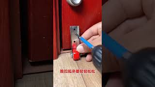 Podperné koliesko zvesených dverí čierne