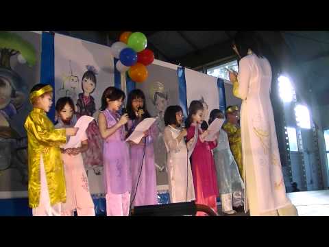 Chanson tet trung thu 2010 par les enfants de AVB (Amicale des Vietnamiens de Bussy)