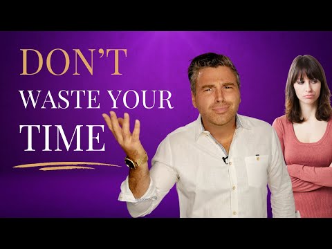 5 Weird Signs He's NOT Into You