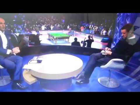 Stephen Hendry caught on his phone