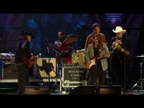 Willie Nelson & Lukas Nelson - Texas Flood (Live at Farm Aid 25)
