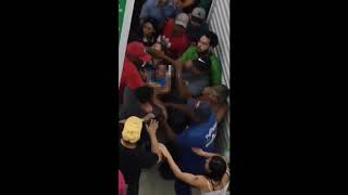 Pais fazem 'cabo de guerra' para ficar com criança