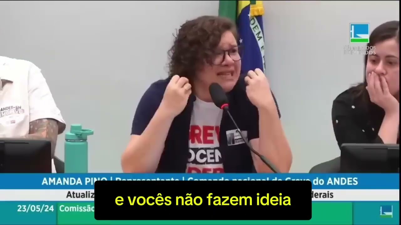 Profª Amanda Pino, da ADUFC,fala em nome do Comando Nacional de Greve em audiência na Câmara Federal