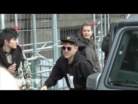 Lil' Kleine Aankomst bij zijn pop-up store JORIK ( kledinglijn )