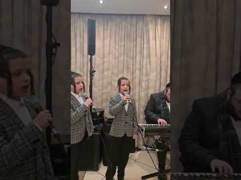 The Klein Twins Of London Singing "מיין הארץ" With Yoli Matyas