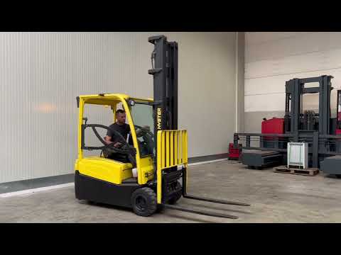 Oriģinālais video: 3 riteņu dakšu iekrāvējs Hyster J2.0XNT