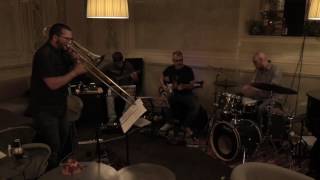 A.B.Normal 4et - The Crown/Outro