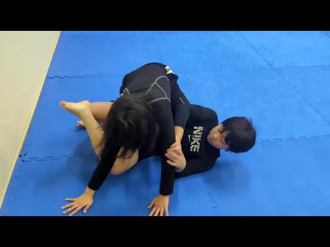 女子が男子を圧倒柔術スパーリング