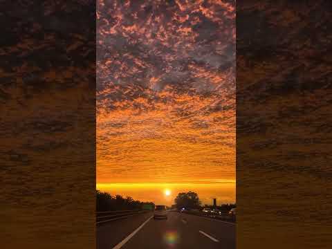 MACKLEMORE FEAT SKYLAR GREY - GLORIOUS (OFFICIAL MUSIC VIDEO)The sunset is asurprise left by the sun