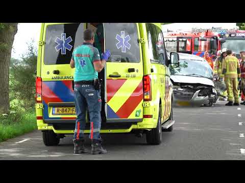 Auto tegen boom in Zuidwolde