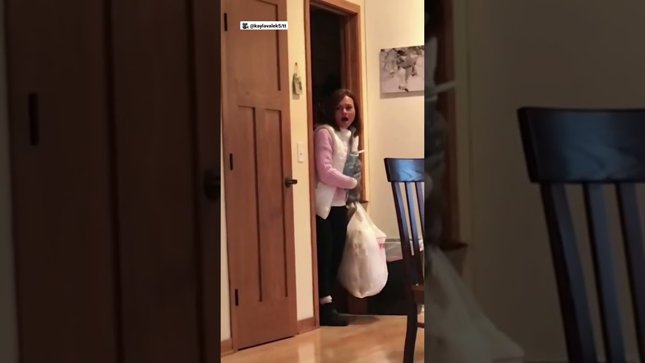 Family surprises mom by flying her parents in from Greece for the holidays ❤️❤️