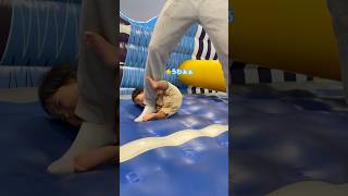 トランポリンで転がり回る赤ちゃん #育児記録 #赤ちゃん #育児あるある #赤ちゃんのいる生活 #トランポリンパーク