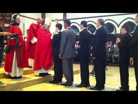 Krizma u Berlinu 2012  1 dio    Biskup Wolfgang Ipolt s mladima HKM