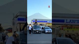 Download lagu Thai influencer Papho under fire for dancing shirtless on car roof in Japan mp3