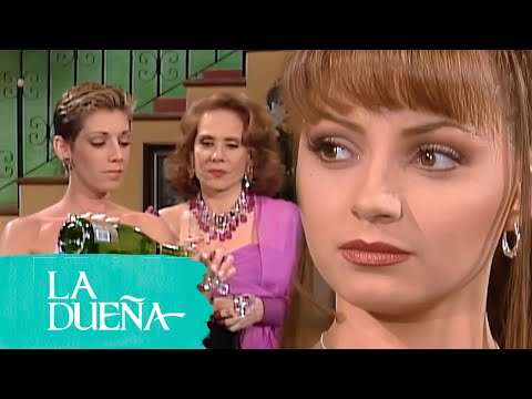 Laura intenta arruinar la cena de compromiso de Regina y José María | La Dueña 1/3 | C-48 | tln