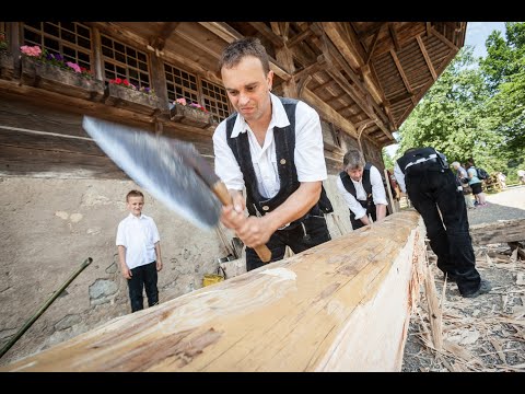 Vogtsbauernhof: Handwerksvorführung der Zimmermänner