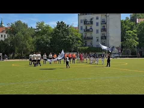 SV BW Berolina Mitte - FC Internationale II 2:2 - Einlauf Teams