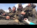 16 апреля 2014. Украинский солдат отвечает на вопросы журналистов 