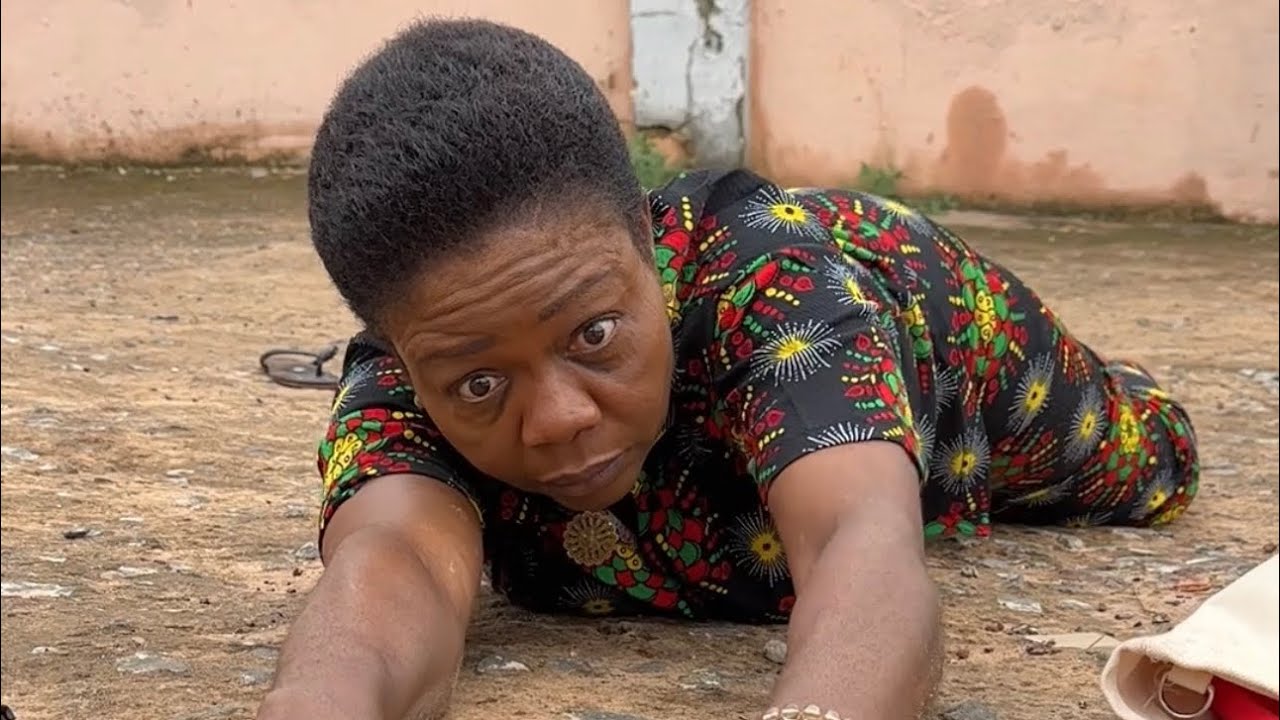 See how this little angel helped a sick woman on the street. Be your brother’s keeper