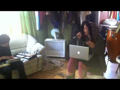 Devi Genuone ft. The Genie - Tell Me Why (Gmix)