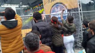 Flört&#39;ten Atatürk Düşmanlarına Sert Cevap ve İzmir Marşı